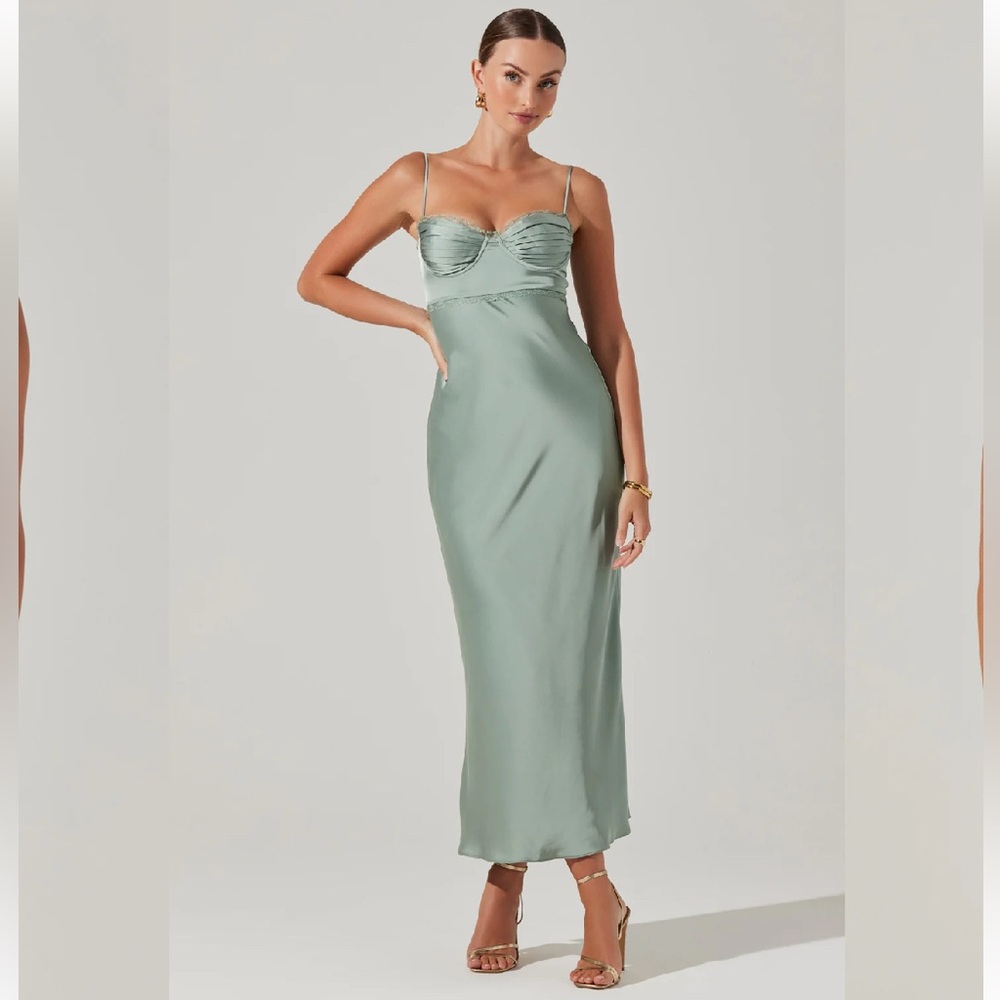 Astr Light Green Lace-Trimmed Dress